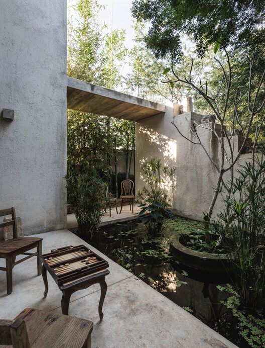 Estudio "El Tigre" / Lessmore Group - Fotografía exterior, Concreto, Patio interior