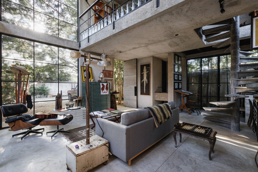 Estudio "El Tigre" / Lessmore Group Estudio "El Tigre" / Lessmore Group - Fotografía interior, Sala de estar, Madera, Sillas, Fijación Vigas