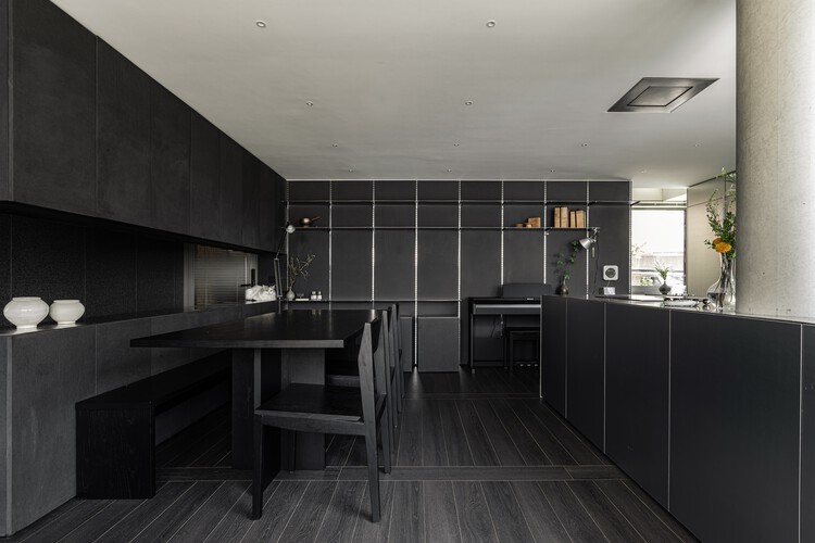 Casa e Escritório de Arquitetura ITCH / Atelier ITCH - Fotografia de Interiores, Cozinha, Madeira, Iluminação, Bancada, Vidro, Cadeira