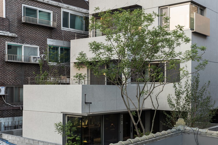 Casa e Escritório de Arquitetura ITCH / Atelier ITCH - Fotografia de Exterior, Balcão, Concreto