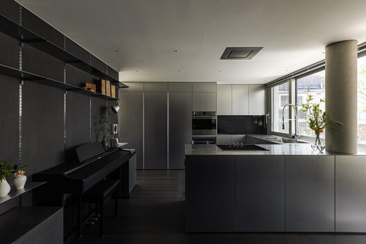 ITCH atelier / Atelier ITCH - Interior Photography, Kitchen, Countertop, Lighting, Glass, Chair