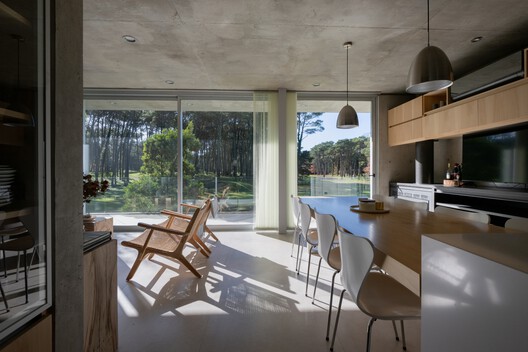 Casa Choique / Estudio Galera - Fotografía interior, Comedor, Madera, Sillas, Encimera, Fijación Vigas