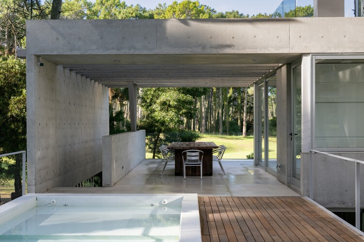 Casa Choique / Estudio Galera - Fotografía exterior, Puerta, Concreto, Fijación Vigas