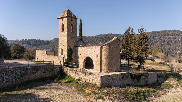 Restauración de la Iglesia de Sant Esteve / Santamaría Arquitectes - Fotografía exterior, Arco, Arcada