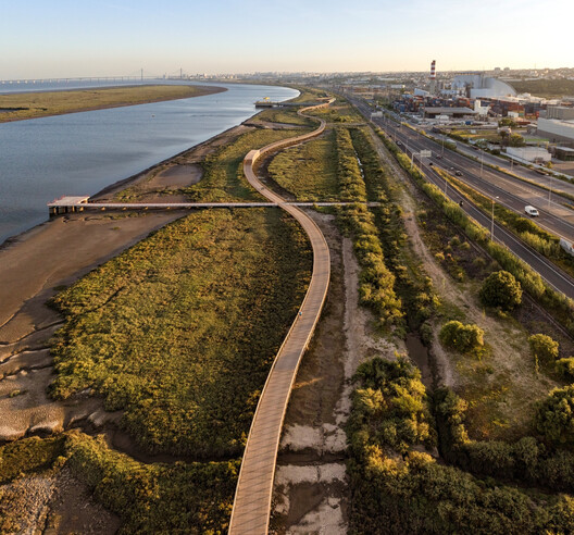 Loures Riverfront / Topiaris Landscape Architecture - Image 2 of 33