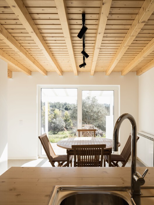 Orca House / dbA. arquitectura - Interior Photography, Dining room, Wood, Lighting, Beam, Chair