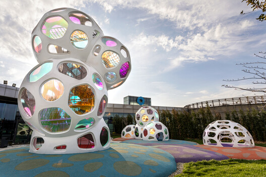 Playgrounds as Political Spaces: Negotiating Risk, Space, and Childhood - Image 25 of 26