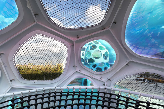 Playgrounds as Political Spaces: Negotiating Risk, Space, and Childhood - Image 8 of 26