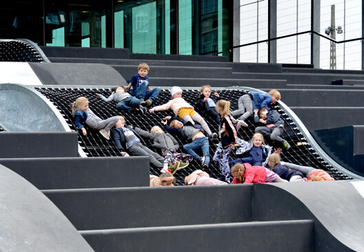 Playgrounds as Political Spaces: Negotiating Risk, Space, and Childhood - Image 22 of 26