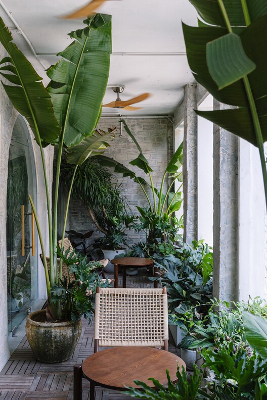 SAGA Vietnam Office / SAGA Space Architects - Interior Photography, Courtyard, Balcony
