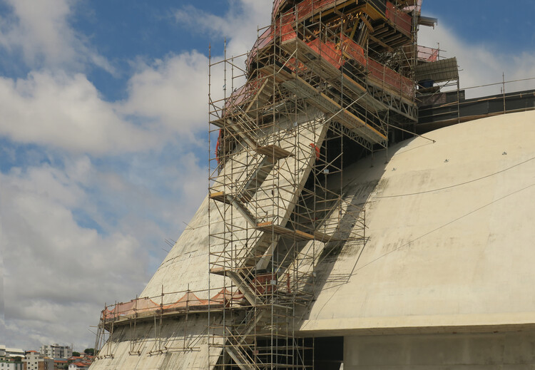 La construcción de la Catedral Cristo Rei de Niemeyer en Belo Horizonte a través del lente de Paul Clemence - Imagen 2 de 28