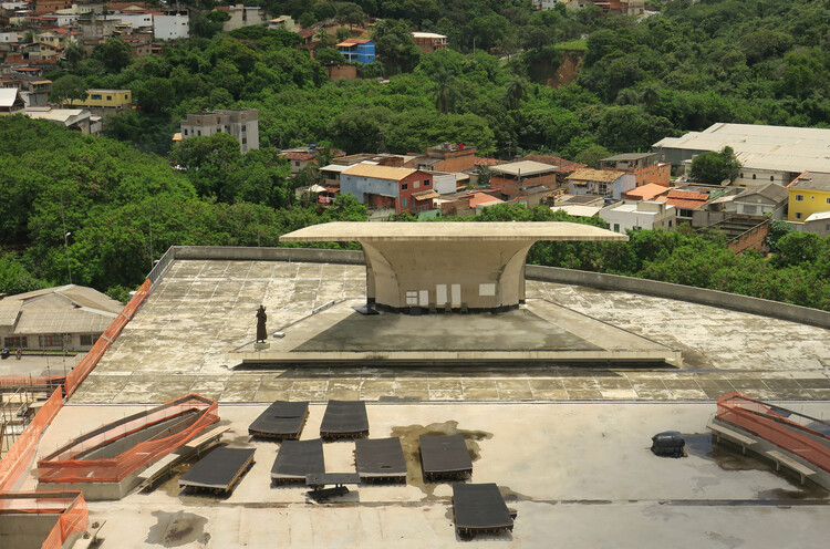 La construcción de la Catedral Cristo Rei de Niemeyer en Belo Horizonte a través del lente de Paul Clemence - Imagen 5 de 28