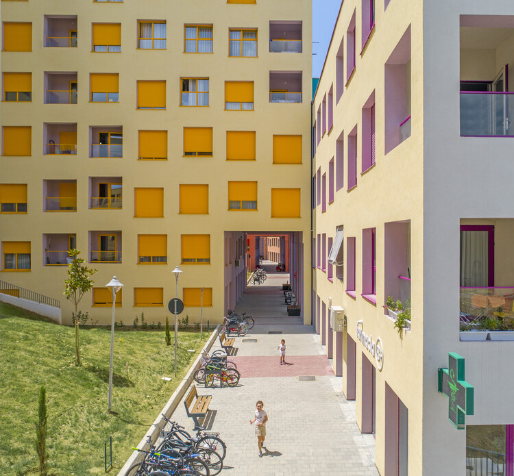 Mangalem 21 住宅区 / OMA + Kontakt.Ltd - 室内图, 表皮, 阳台