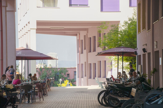Mangalem 21 / OMA + Kontakt.Ltd - Exterior Photography, Courtyard