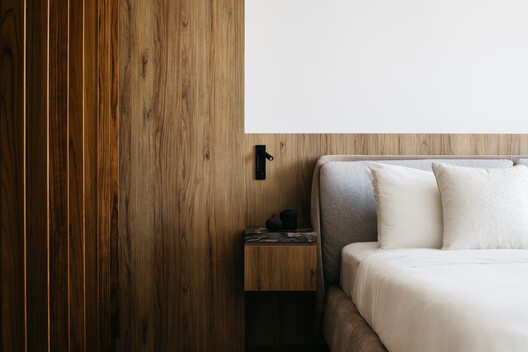 House of Dancing Light / Freight Architects - Interior Photography, Bedroom, Wood, Bed