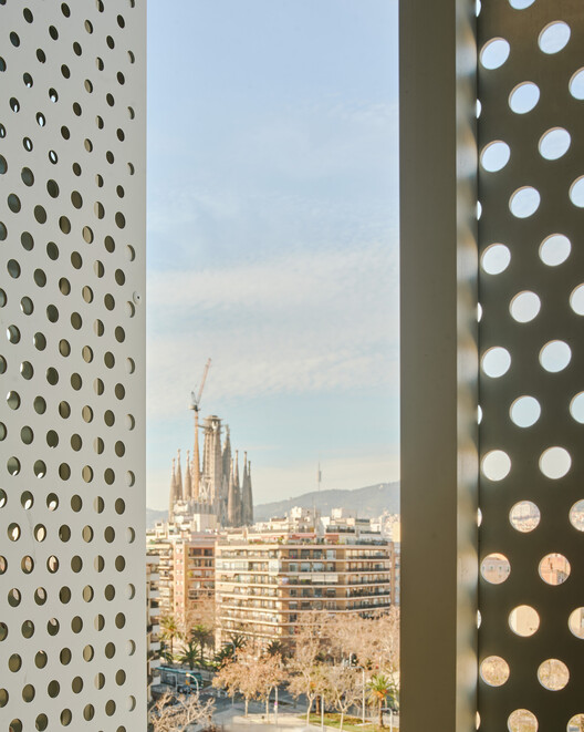 60 viviendas sociales en la Plaza de Les Glòries, Barcelona / SV60 Arquitectos - Imagen 4 de 26