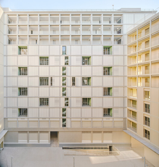 60 viviendas sociales en la Plaza de Les Glòries, Barcelona / SV60 Arquitectos - Fotografía interior, Armarios