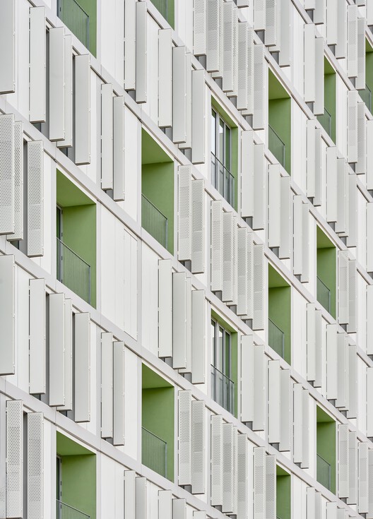 60 viviendas sociales en la Plaza de Les Glòries, Barcelona / SV60 Arquitectos - Imagen 20 de 26