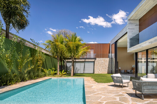 Dione House / STUDIO ANDRE LENZA - Exterior Photography, Courtyard, Garden, Patio