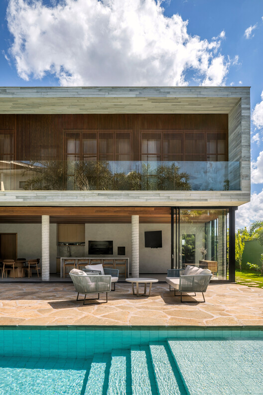 Dione House / STUDIO ANDRE LENZA - Exterior Photography, Door, Balcony