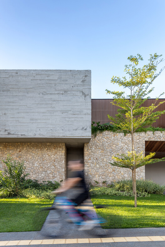 Dione House / STUDIO ANDRE LENZA - Image 6 of 31