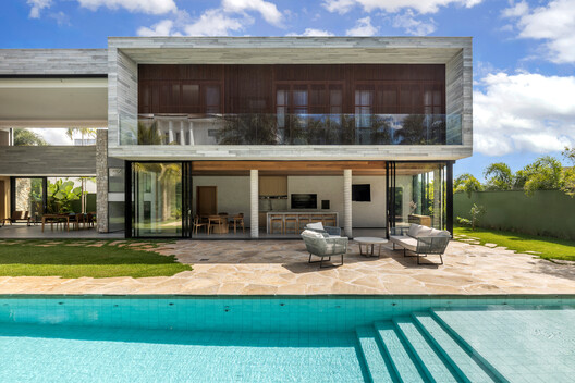 Dione House / STUDIO ANDRE LENZA - Exterior Photography, Door, Balcony