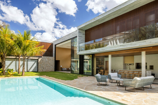 Dione House / STUDIO ANDRE LENZA - Exterior Photography, Door, Courtyard, Garden