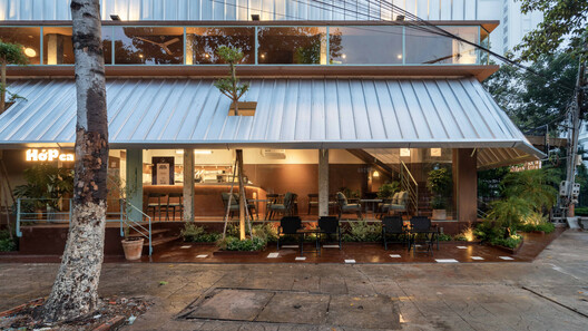 HỚP Cafe / Bing Thom Architects