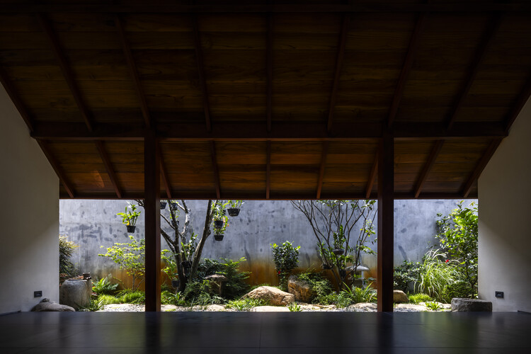 Casa Serena / 23o5Studio - Imagem 3 de 38