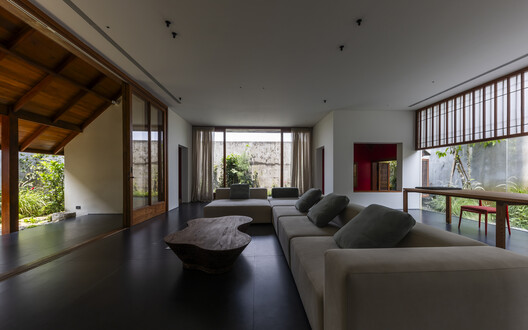 Gentle House / 23o5Studio - Interior Photography, Living Room, Wood, Beam