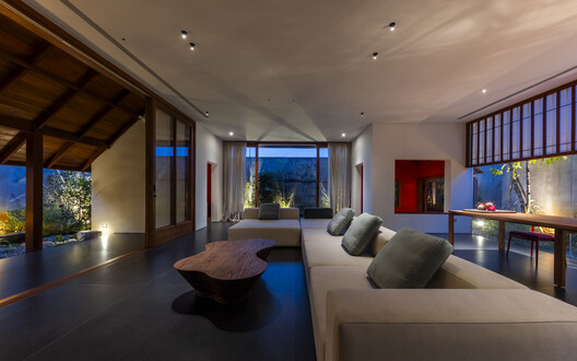 Gentle House / 23o5Studio - Interior Photography, Living Room, Wood, Beam