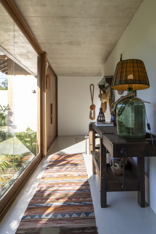 Ība House / Daniel Fromer - Interior Photography, Kitchen, Wood