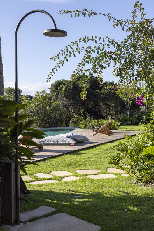 Ība House / Daniel Fromer - Exterior Photography, Garden