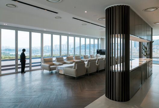Park1538 Gwangyang Cultural Complex / UnSangDong Architects + POSCO A&C - Interior Photography, Living Room, Lighting, Glass, Chair