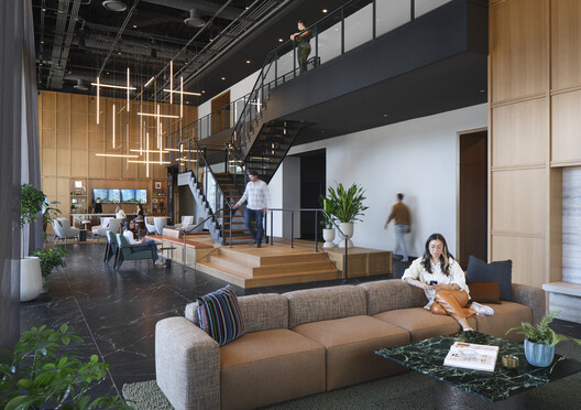 360 北格林办公大楼 / Gensler - 室内图, 起居室, 沙发, 灯, 桌子, 椅子, 玻璃