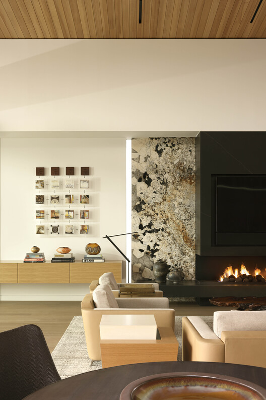 Desert Geode Residence / Kendle Design Collaborative - Interior Photography, Living Room, Wood, Lighting, Table, Chair