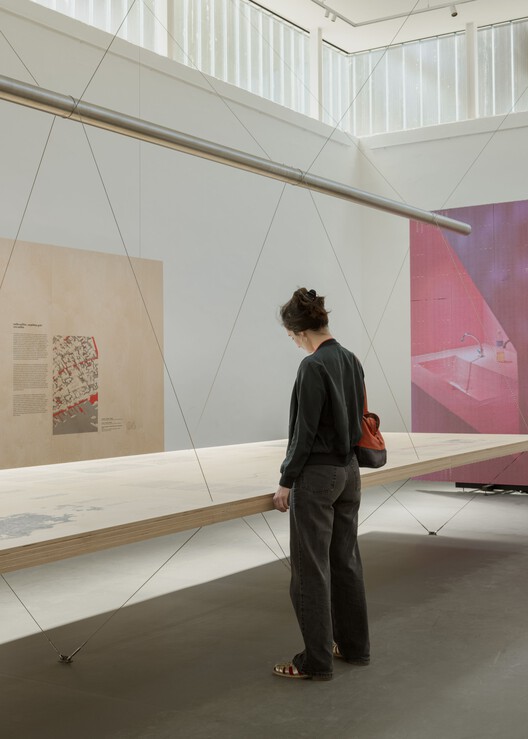 (RE)INVENÇÃO: Pavilhão do Brasil na Bienal de Arquitetura de Veneza / Plano Coletivo - Fotografia de Interiores