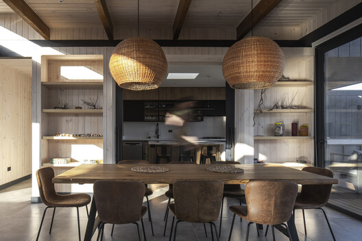 AD-31 / Díaz Fernández Arquitectos - Fotografía interior, Madera, Mesas, Iluminación, Sillas