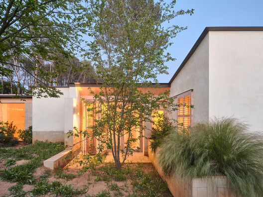 Butterfly / Tallerdarquitectura - Fotografía exterior, Jardín, Concreto, Patio interior