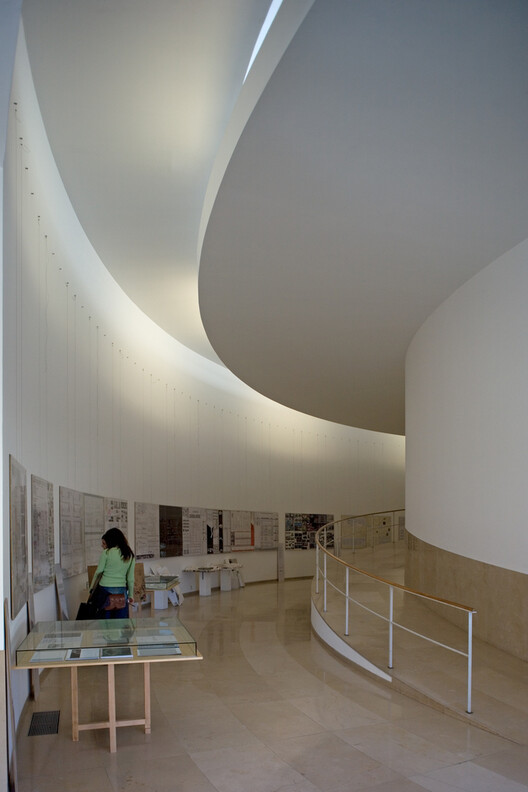 Between Matter and Gesture, Architectures that Think Through Details - Image 7 of 13