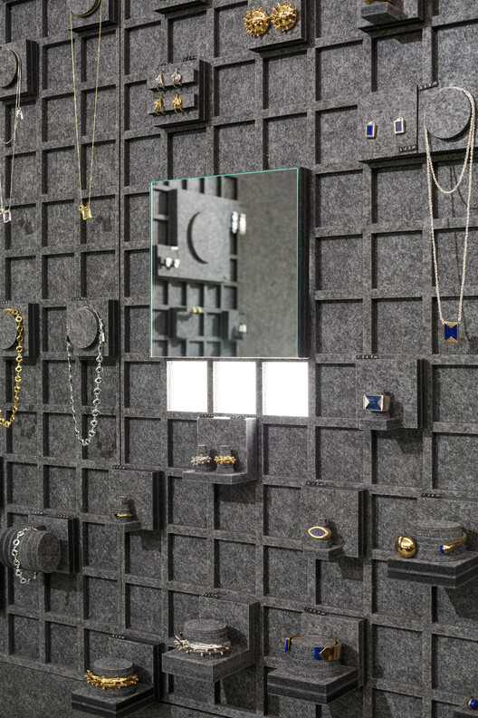 Loja Vehr / Luiz Solano + Ligia Zilbersztejn - Imagem 14 de 22