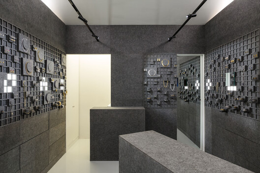 Loja Vehr / Luiz Solano + Ligia Zilbersztejn - Imagem 8 de 22