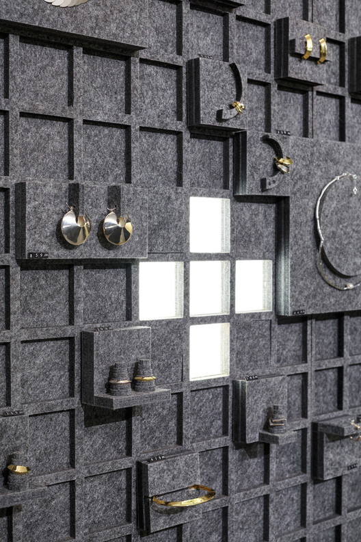 Loja Vehr / Luiz Solano + Ligia Zilbersztejn - Imagem 13 de 22