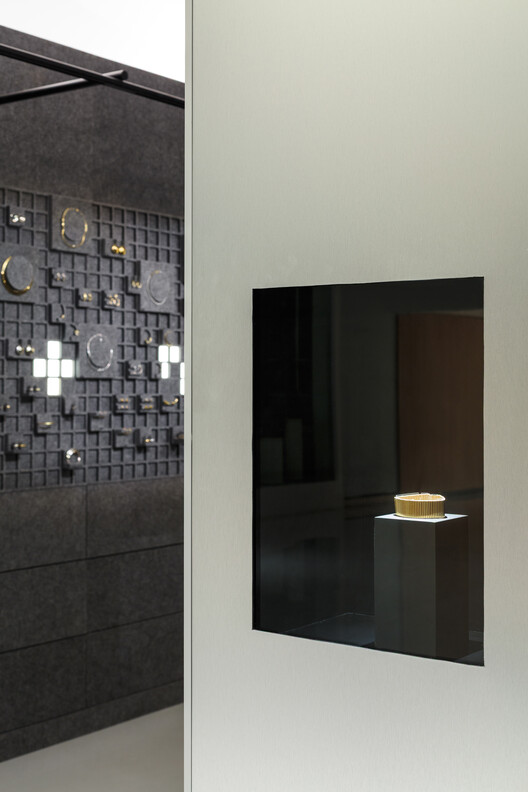 Loja Vehr / Luiz Solano + Ligia Zilbersztejn - Imagem 7 de 22