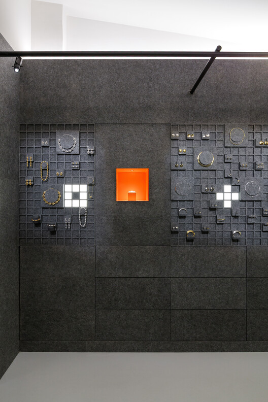 Loja Vehr / Luiz Solano + Ligia Zilbersztejn - Imagem 11 de 22