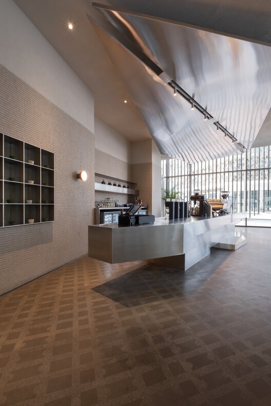Como Lounge Cafe /  S.DA - Image 2 of 31