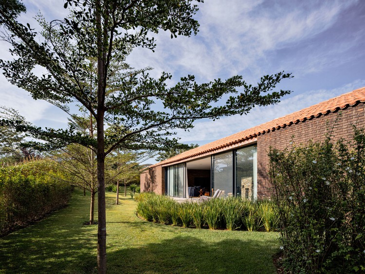 Casa Haras / Felipe Hess Arquitetos - Fotografía exterior, Jardín