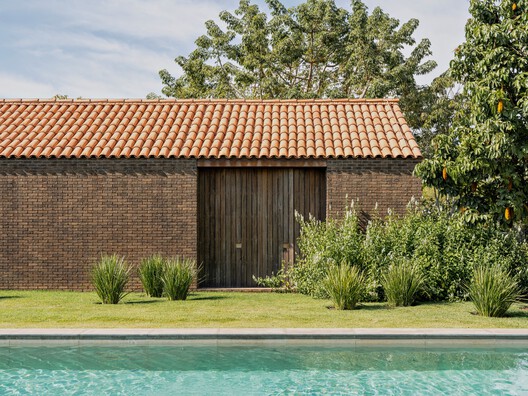 Haras House / Felipe Hess Arquitetos - Exterior Photography, Brick, Garden