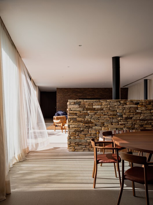 Casa Haras / Felipe Hess Arquitetos - Fotografía interior, Comedor, Madera, Concreto