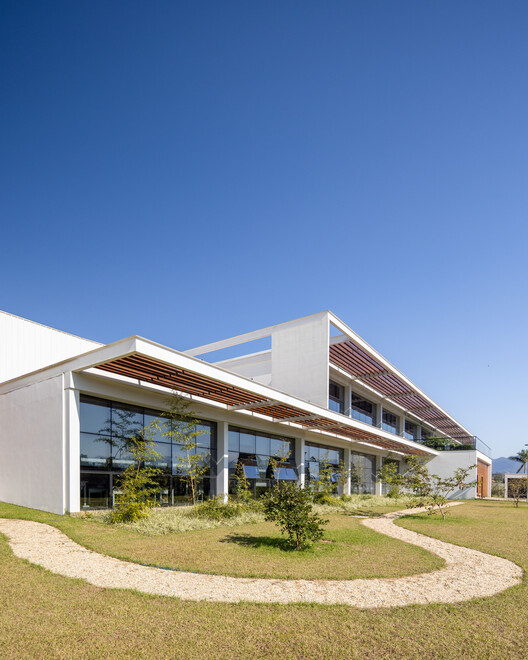 Parque Industrial Vanelise Confecções / VOO® - Fotografía exterior